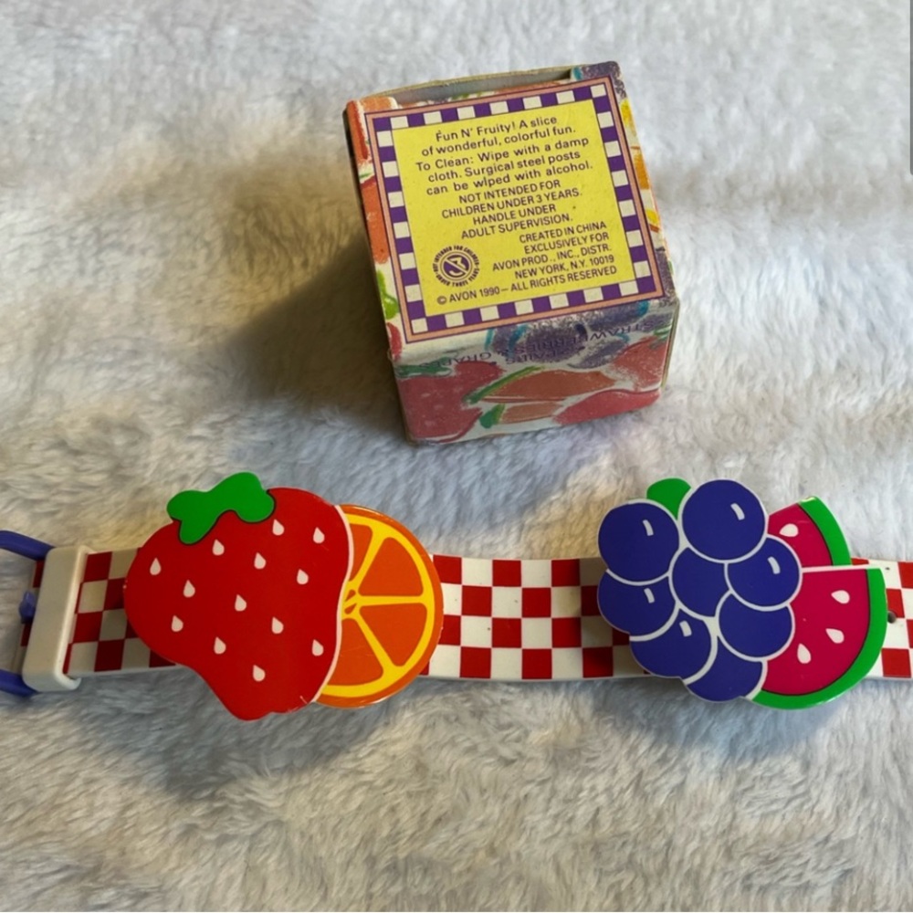 Avon vintage fruit punchers earrings